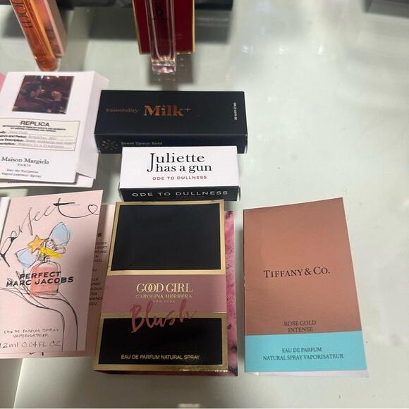 Dolce and Gabbana Perfume and Fragrance Mini Travel Set - Picture 5 of 6